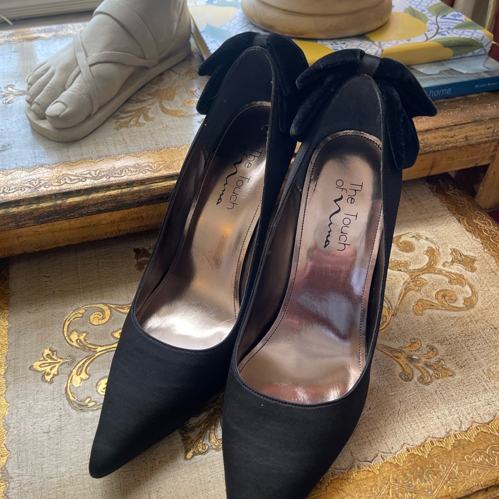 Touch of Nina Black Classic Pointed-Toe Heels